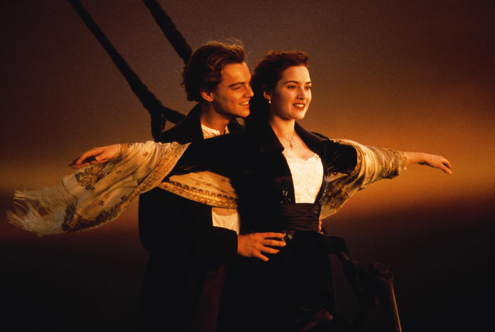Wallpapers couple Titanic movies on the desktop
