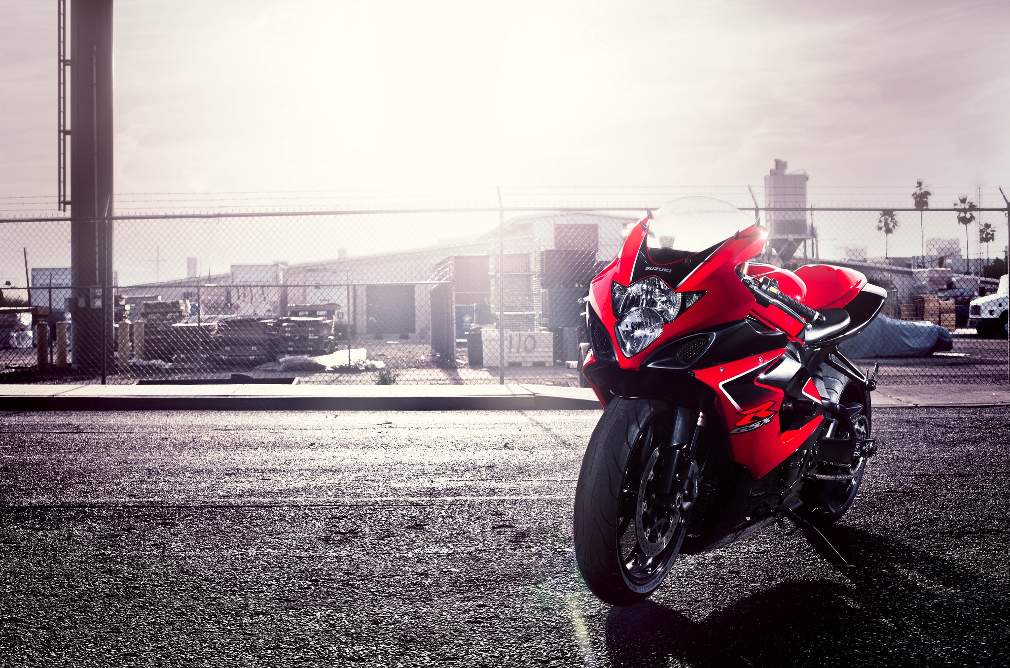Фото бесплатно Suzuki, красный мотоцикл, мотоспорт