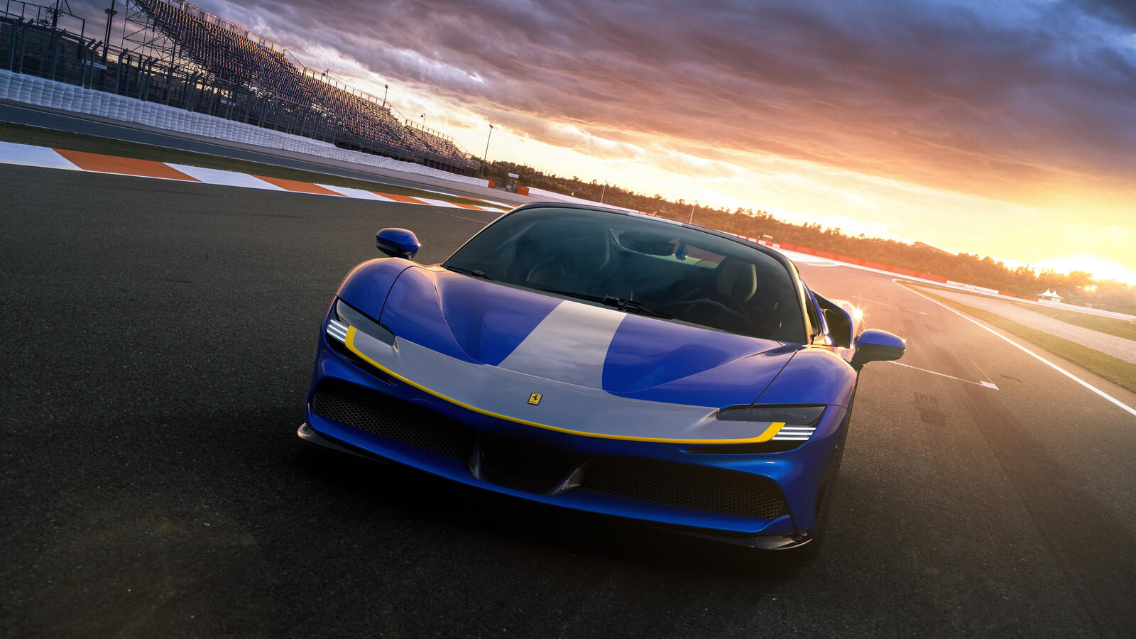 Free photo A blue Ferrari at sunset