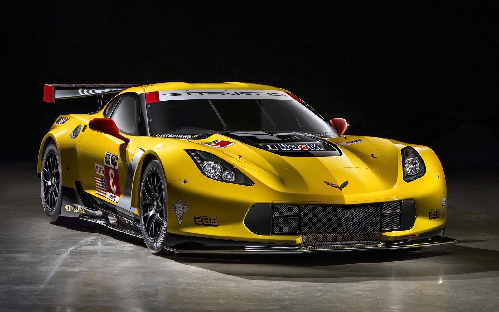 Обои гонки Corvette жёлтый автомобиль на рабочий стол