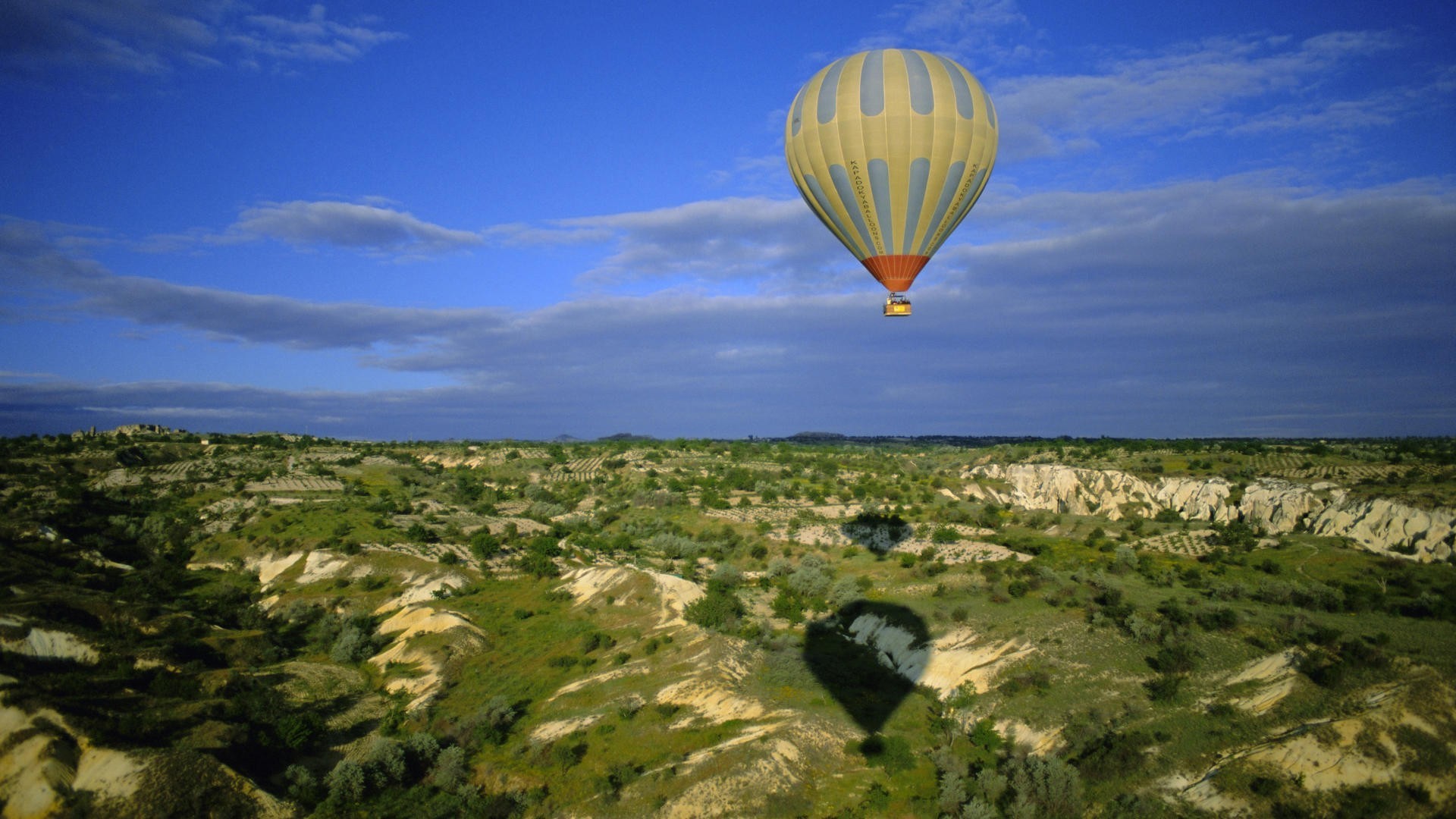 Free photo Hot air balloon ride in Cappadocia