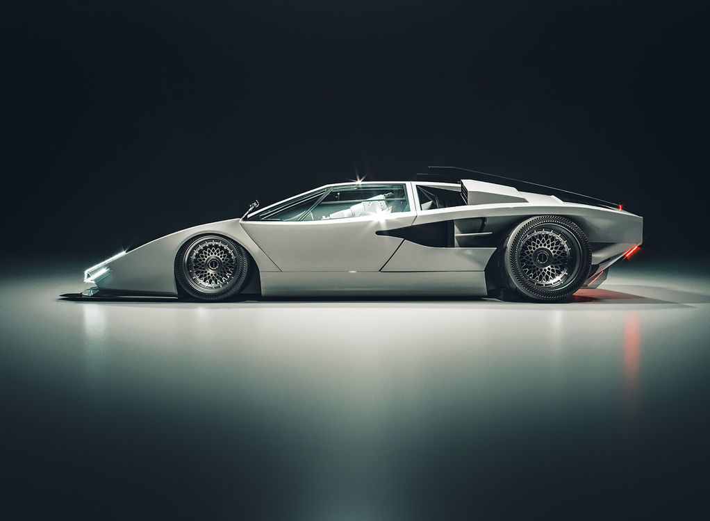 Wallpapers automobiles Lamborghini stands sideways on the desktop