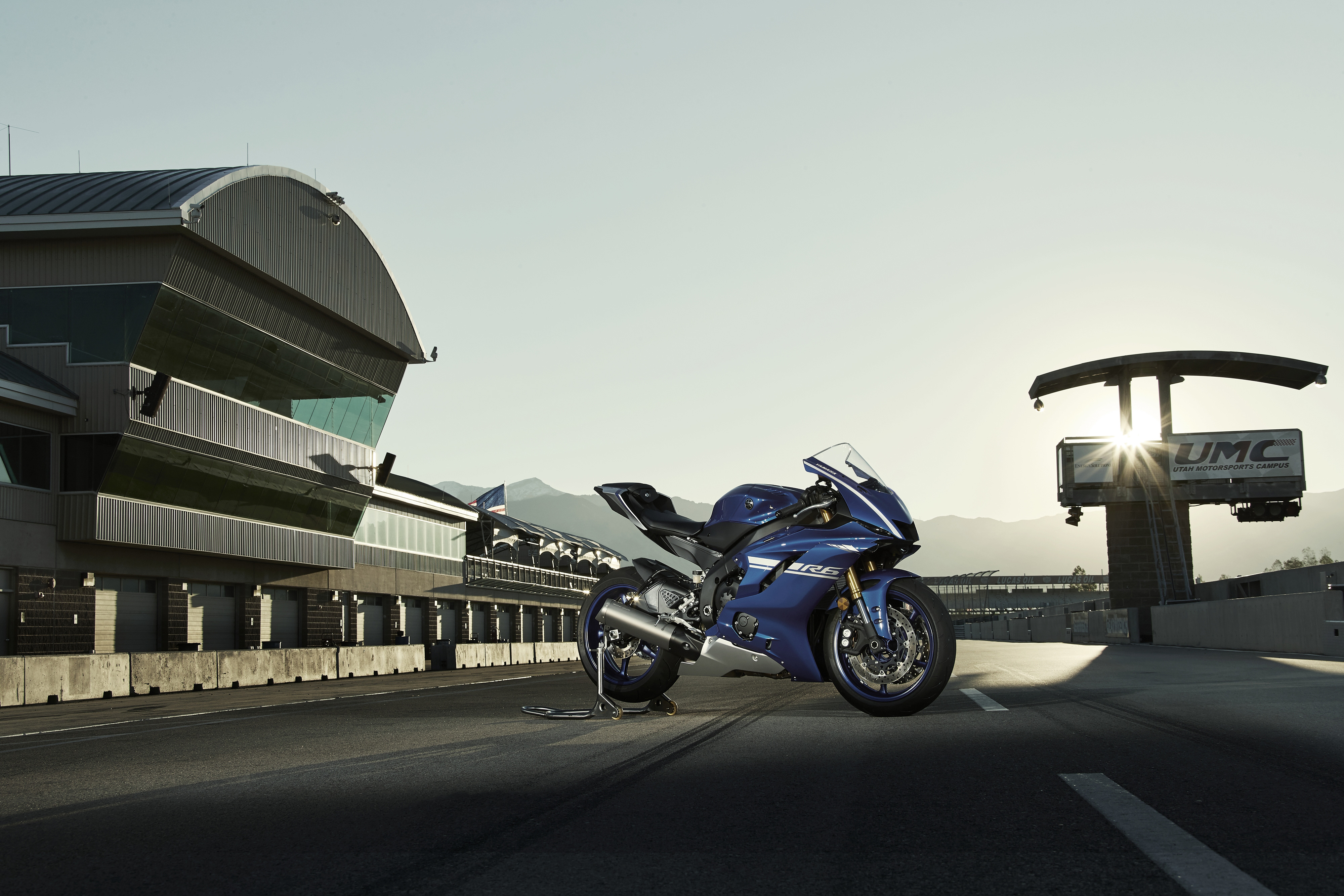 Бесплатное фото Синий спортбайк Yamaha R6