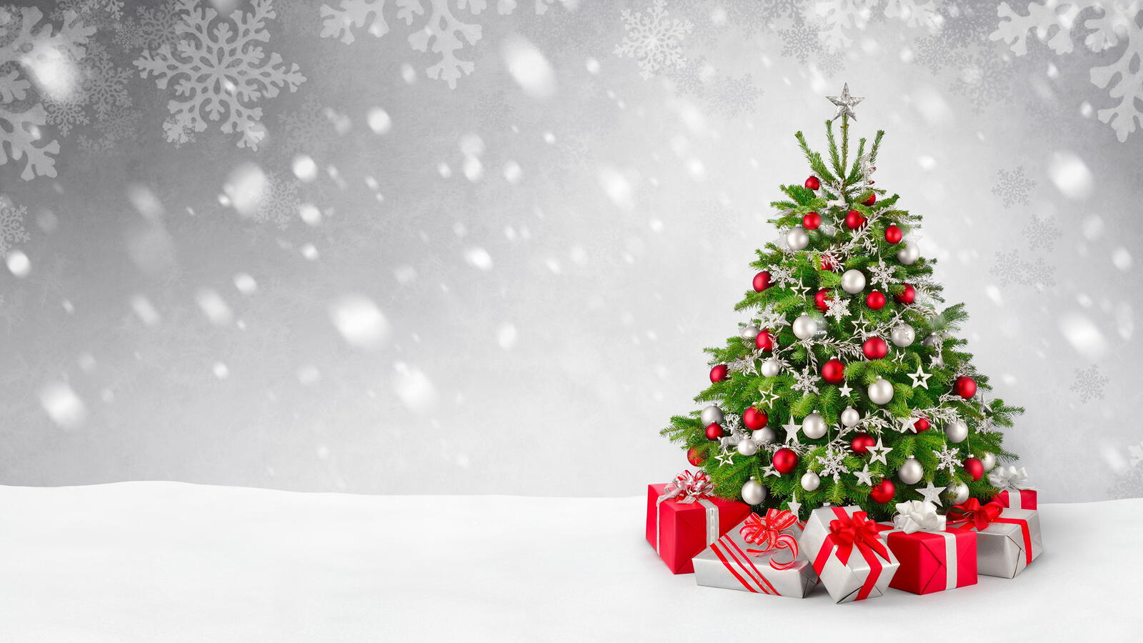 Обои рождественская елка украшенная елка атмосфера праздника на рабочий стол