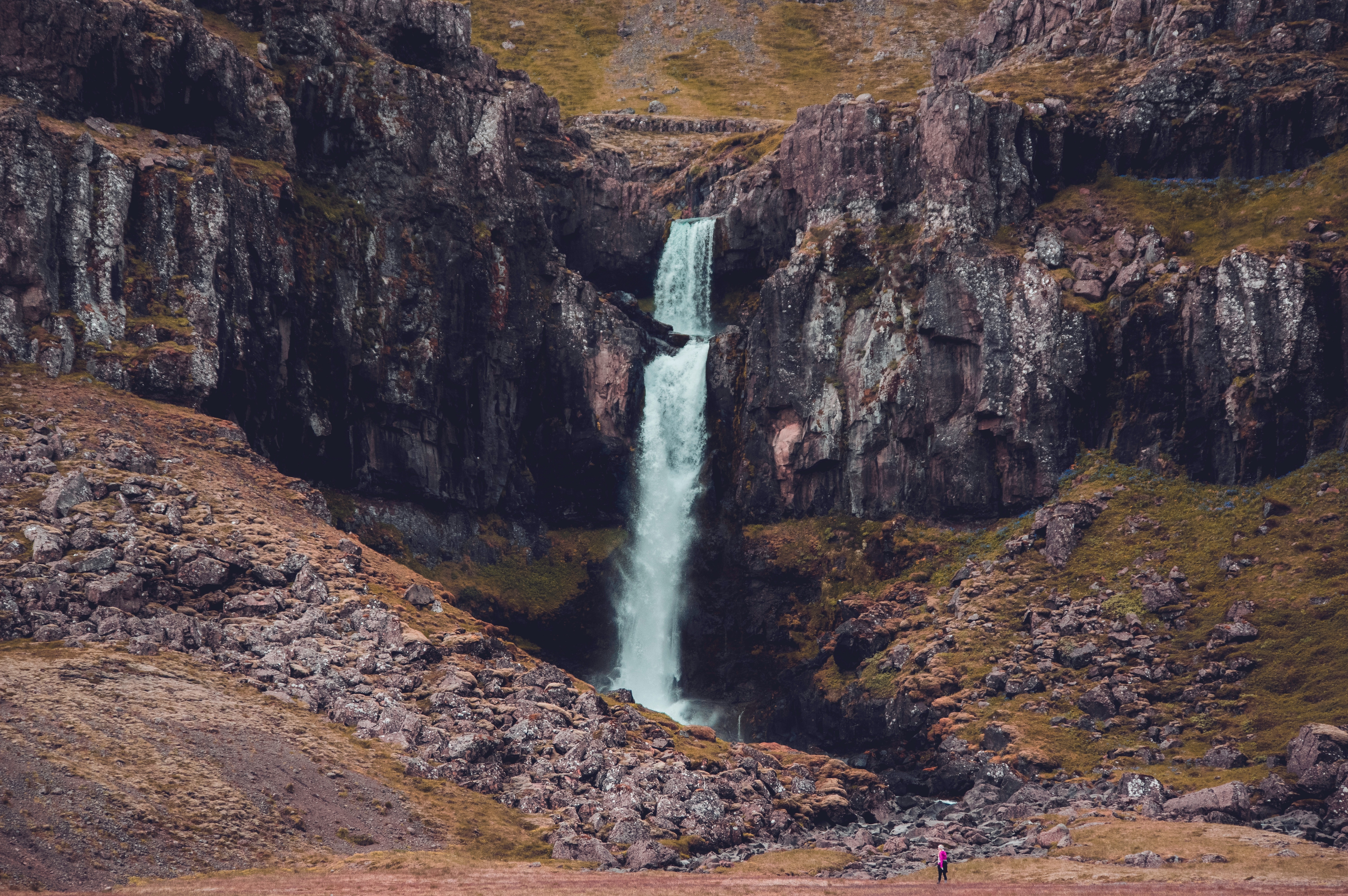 Фото бесплатно водопад, скалы, люди