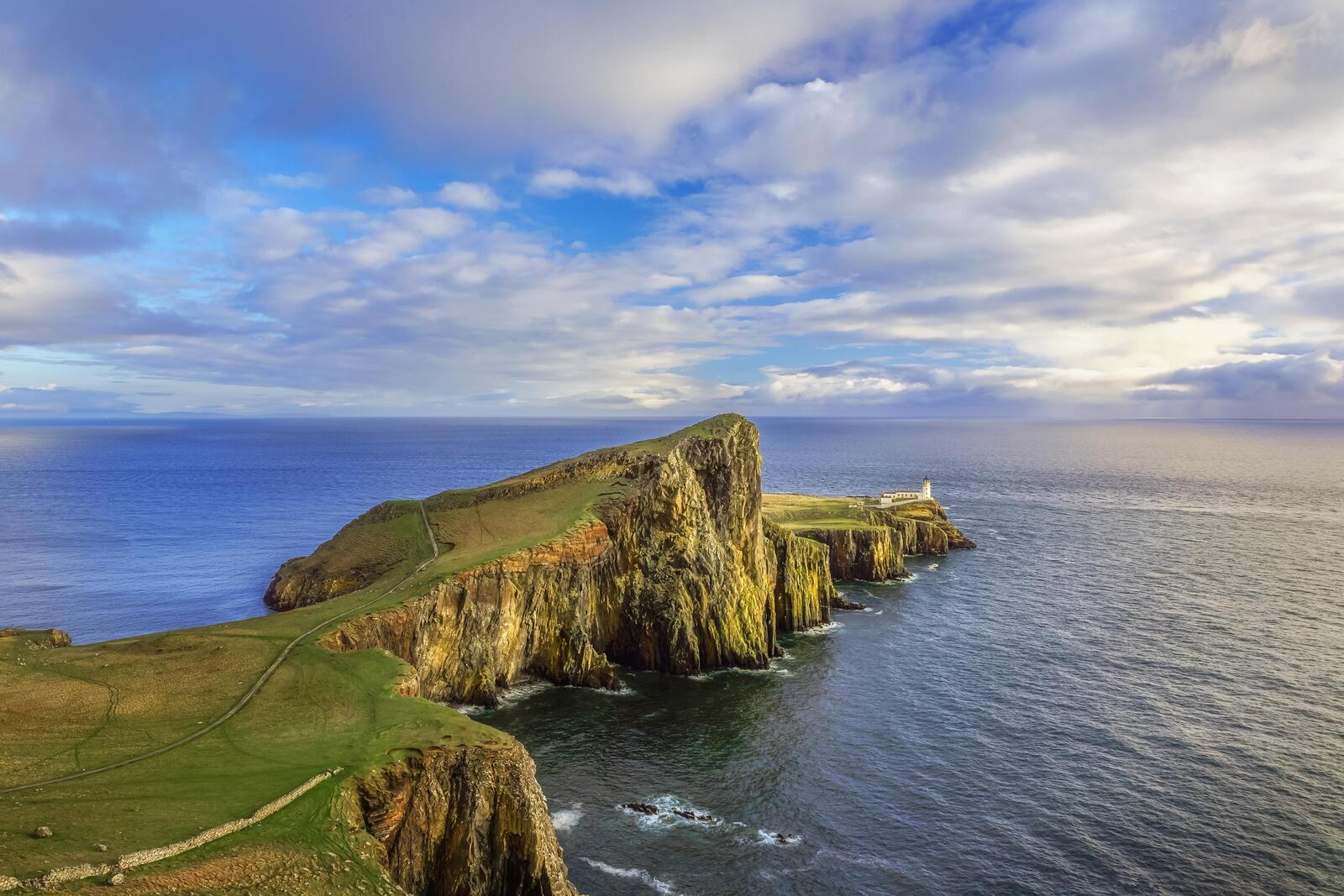 Обои Neist Point Lighthouse Isle of Skye Маяк Нейст-Пойнт на рабочий стол