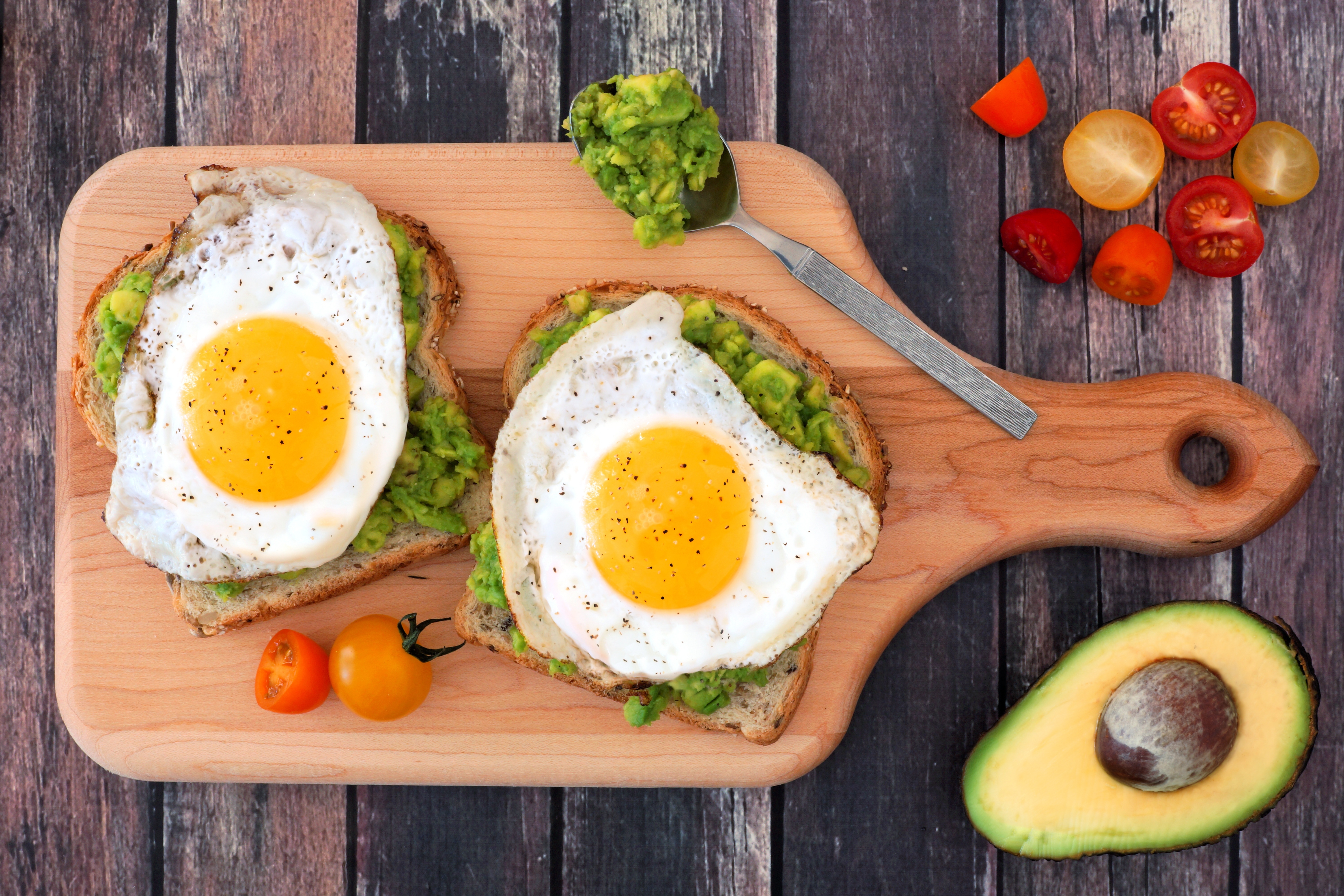 Фото бесплатно яйца, авокадо, завтрак