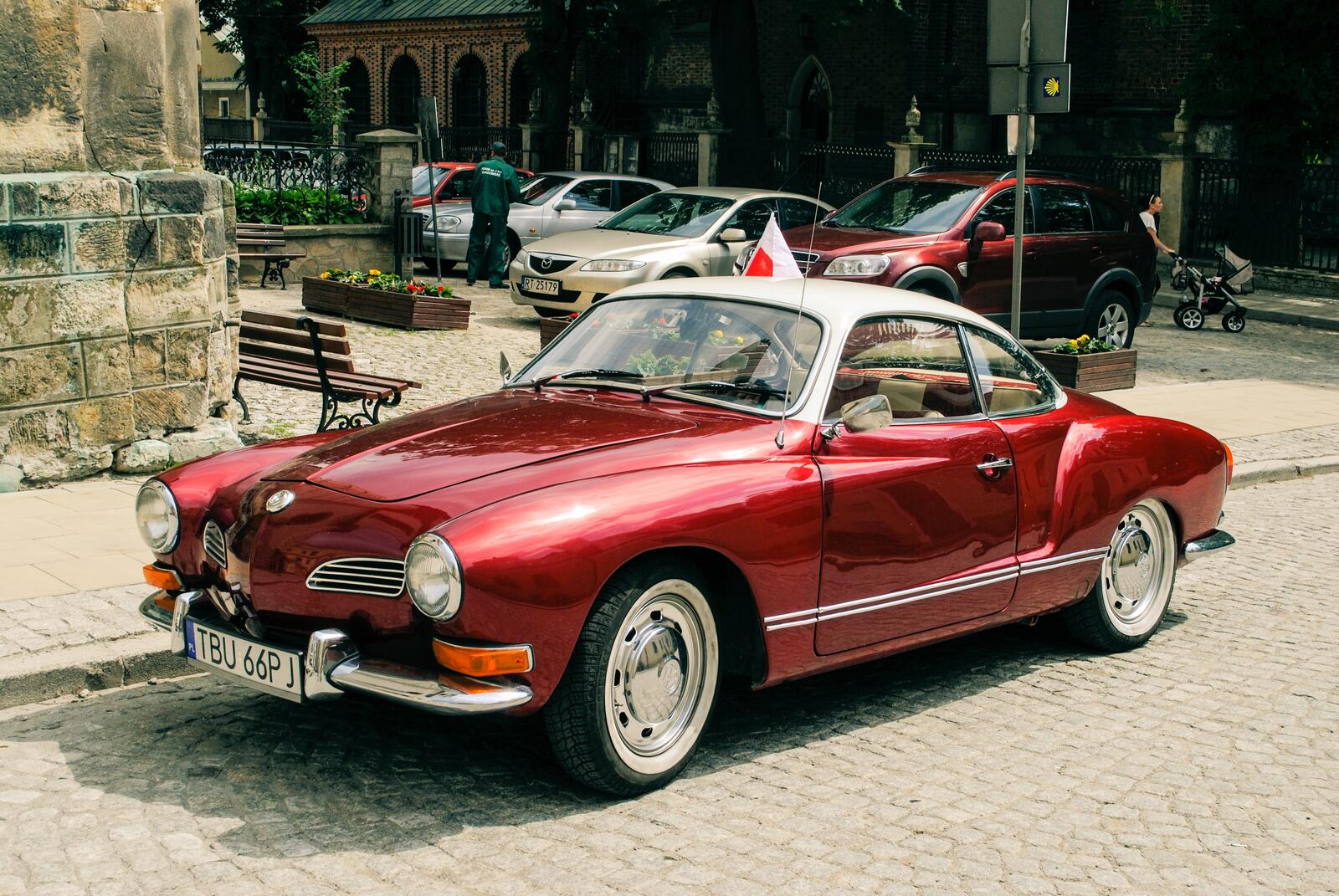 Free photo Volkswagen karmann ghia in rich red color
