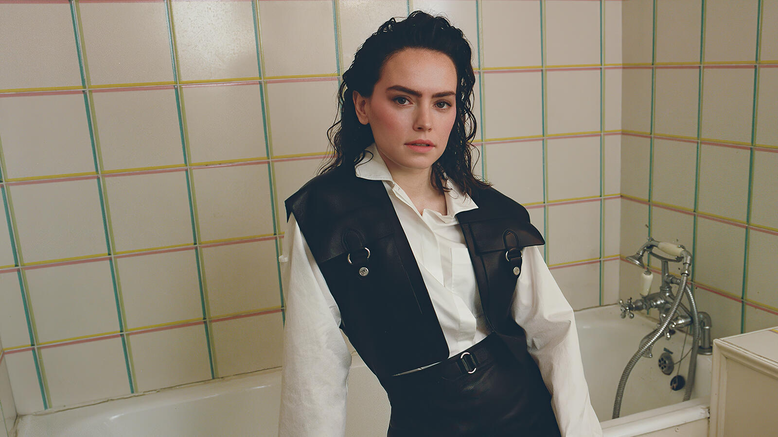 Free photo Daisy Ridley with wet hair