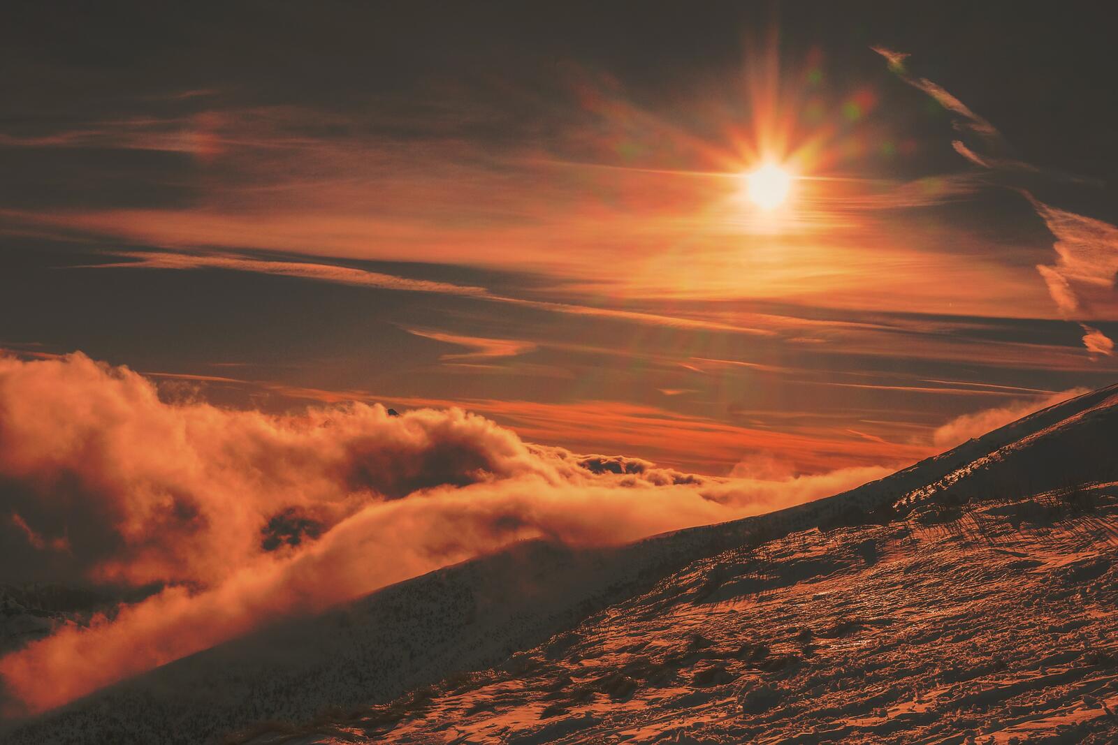 Бесплатное фото Закат на горе