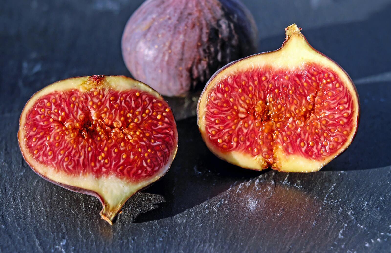 Wallpapers figs inside fruits on the desktop
