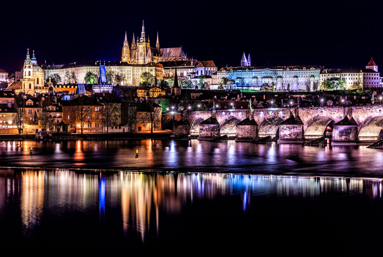 Обои ночь река Влтава Прага на рабочий стол