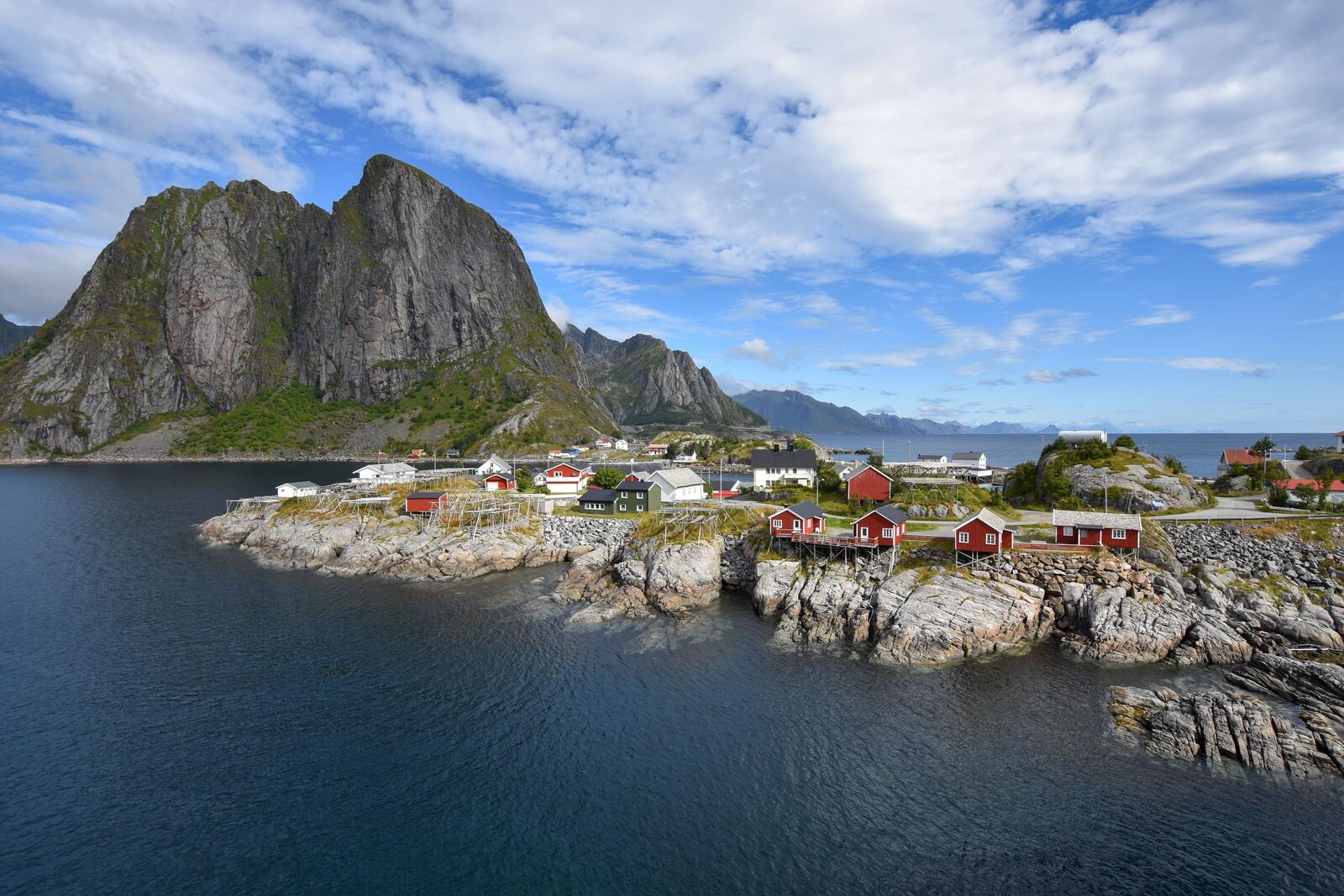 Обои награбленные острова гора Норвегия на рабочий стол