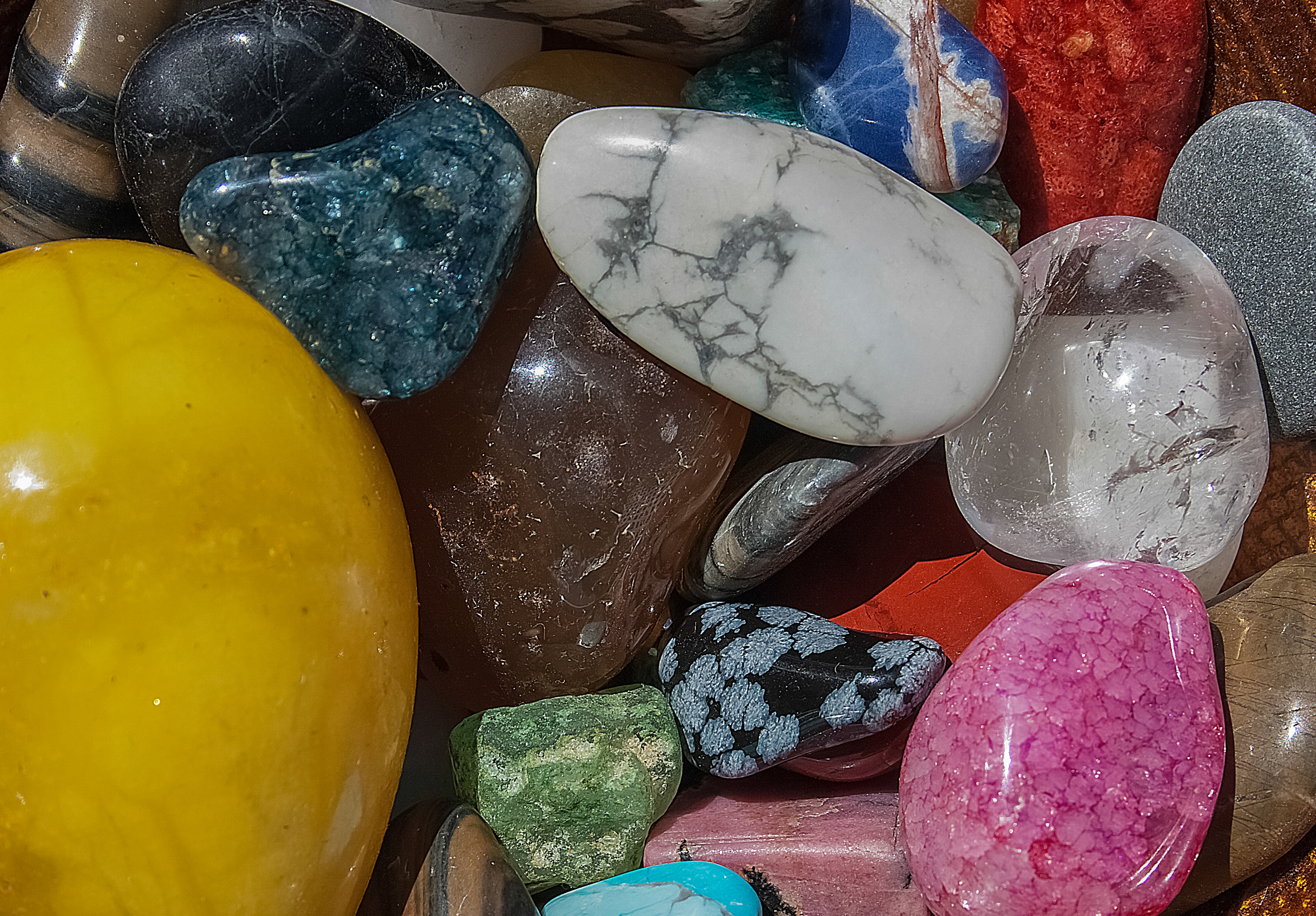 Обои камни разноцветные минералы на рабочий стол