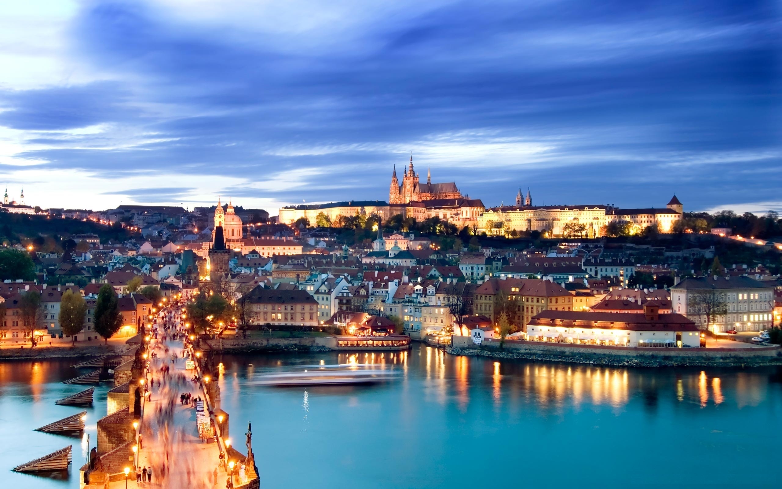 Бесплатное фото Мост через реку в Праге