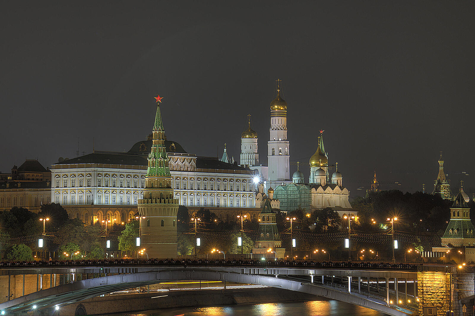Wallpapers night city evening Russian on the desktop