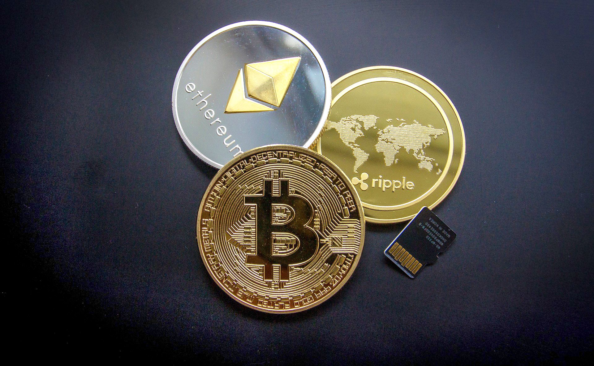 Wallpapers Bitcoin Etherium coins on the desktop
