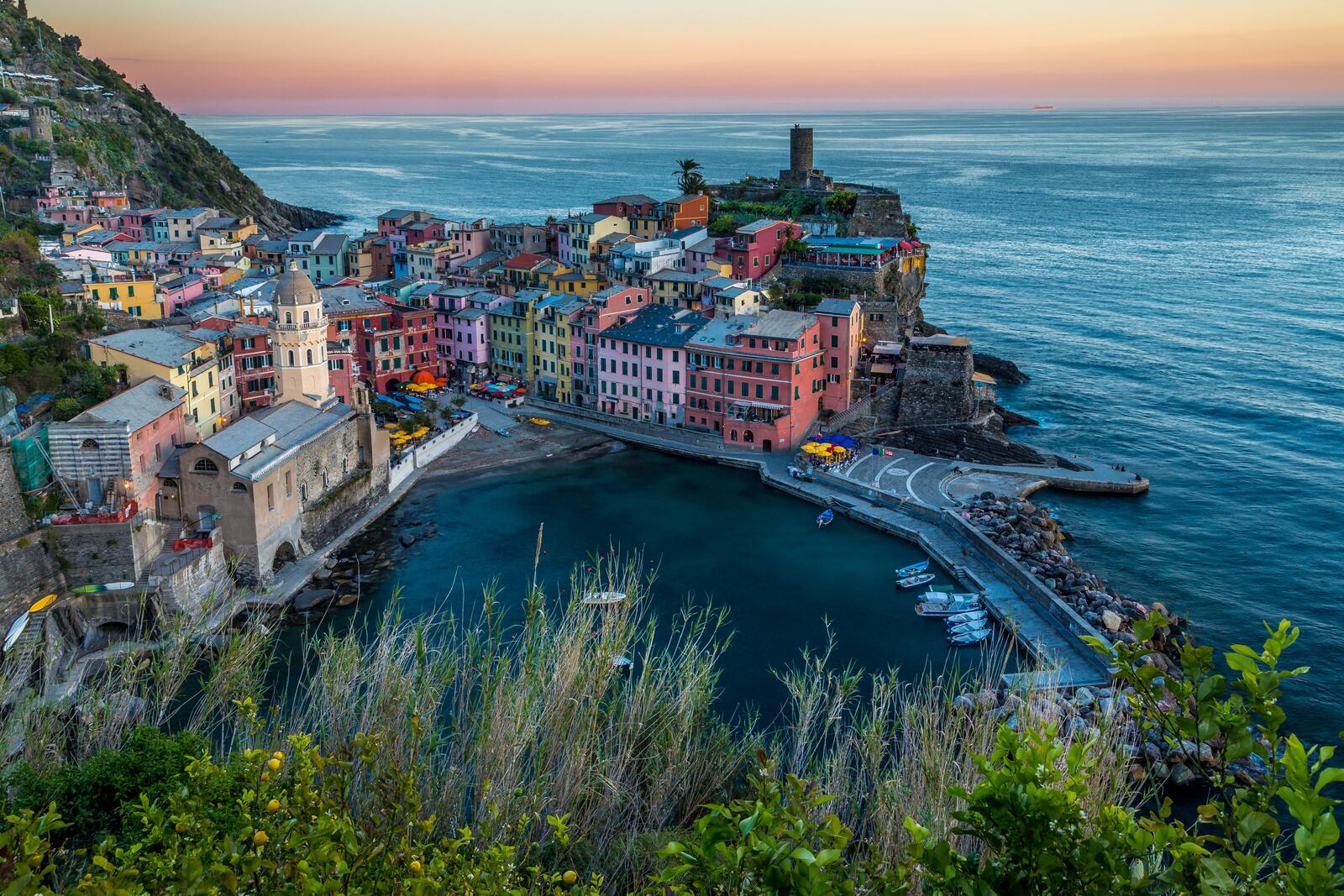 Wallpapers cliff cinque terre Italy on the desktop