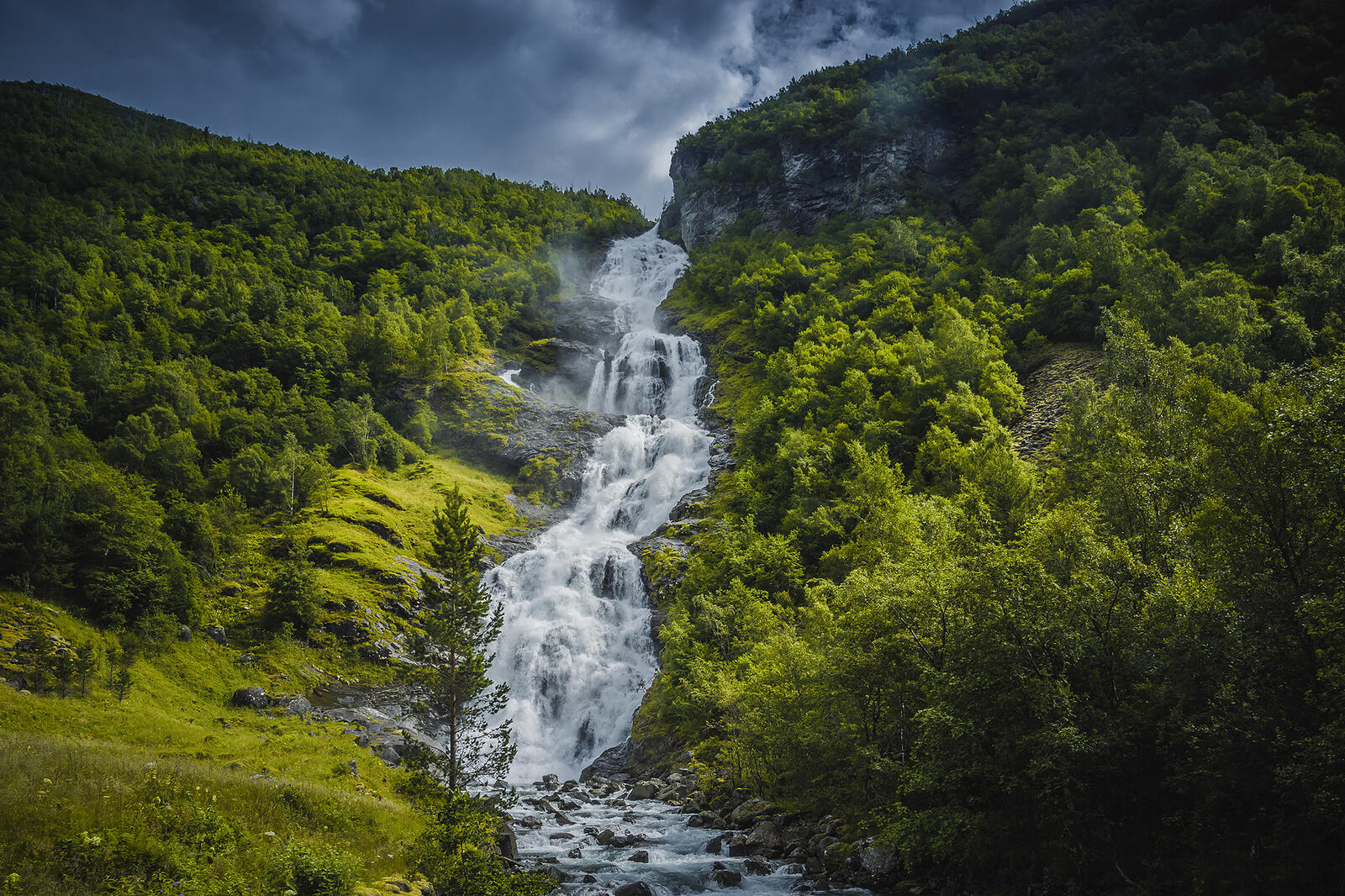 Обои Норвегия водопад гора на рабочий стол