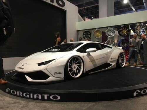 Lamborghini Huracan белого цвета