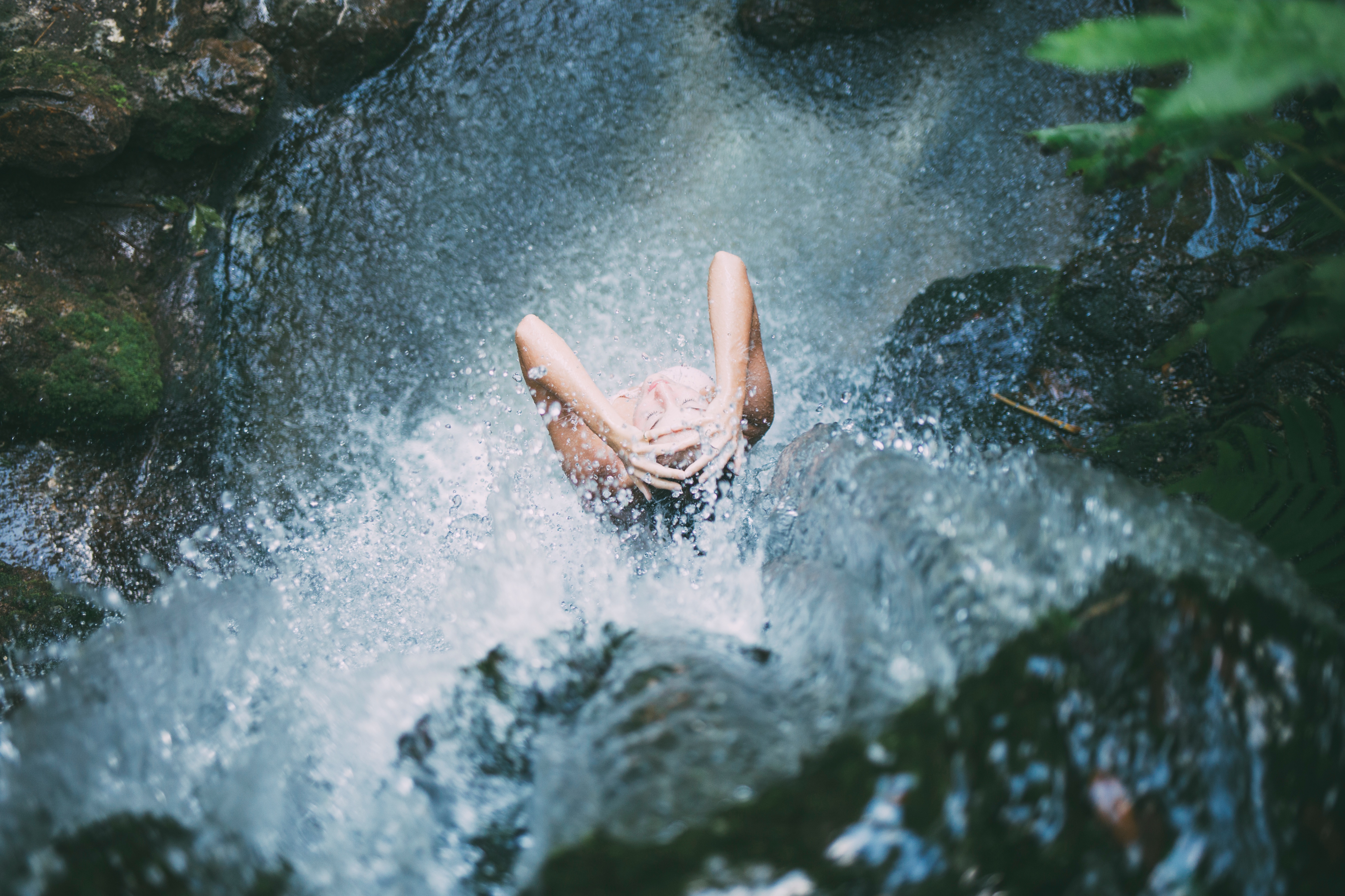 Photo water, nature, waterfall, fall, woman, underwater, extreme sport, sport, water feature, shower, situations - free pictures on Fonwall