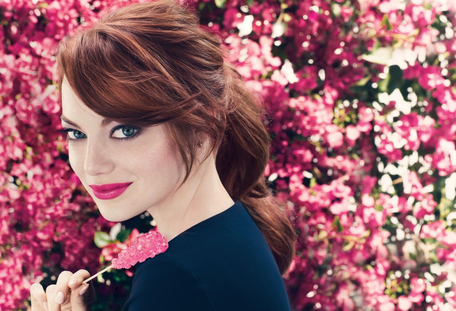 Wallpapers Emma Stone pink lipstick grin on the desktop