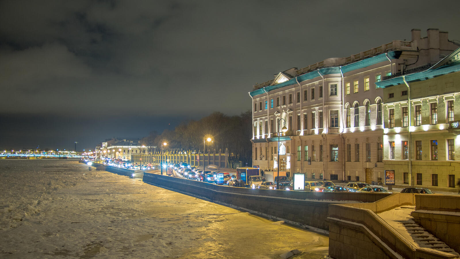 Обои Kutuzova embankment St Petersburg город на рабочий стол