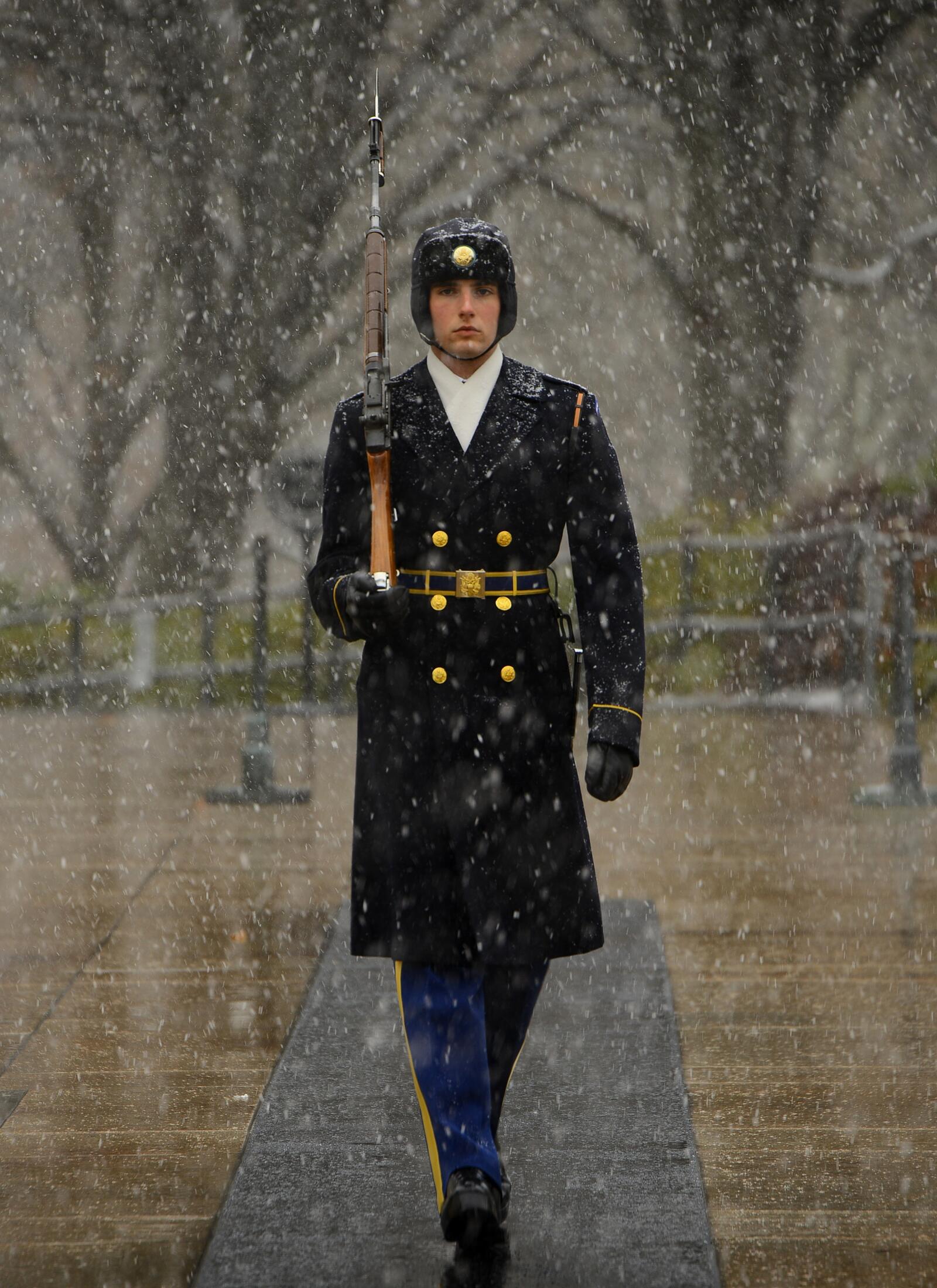 Обои снег военный солдат на рабочий стол