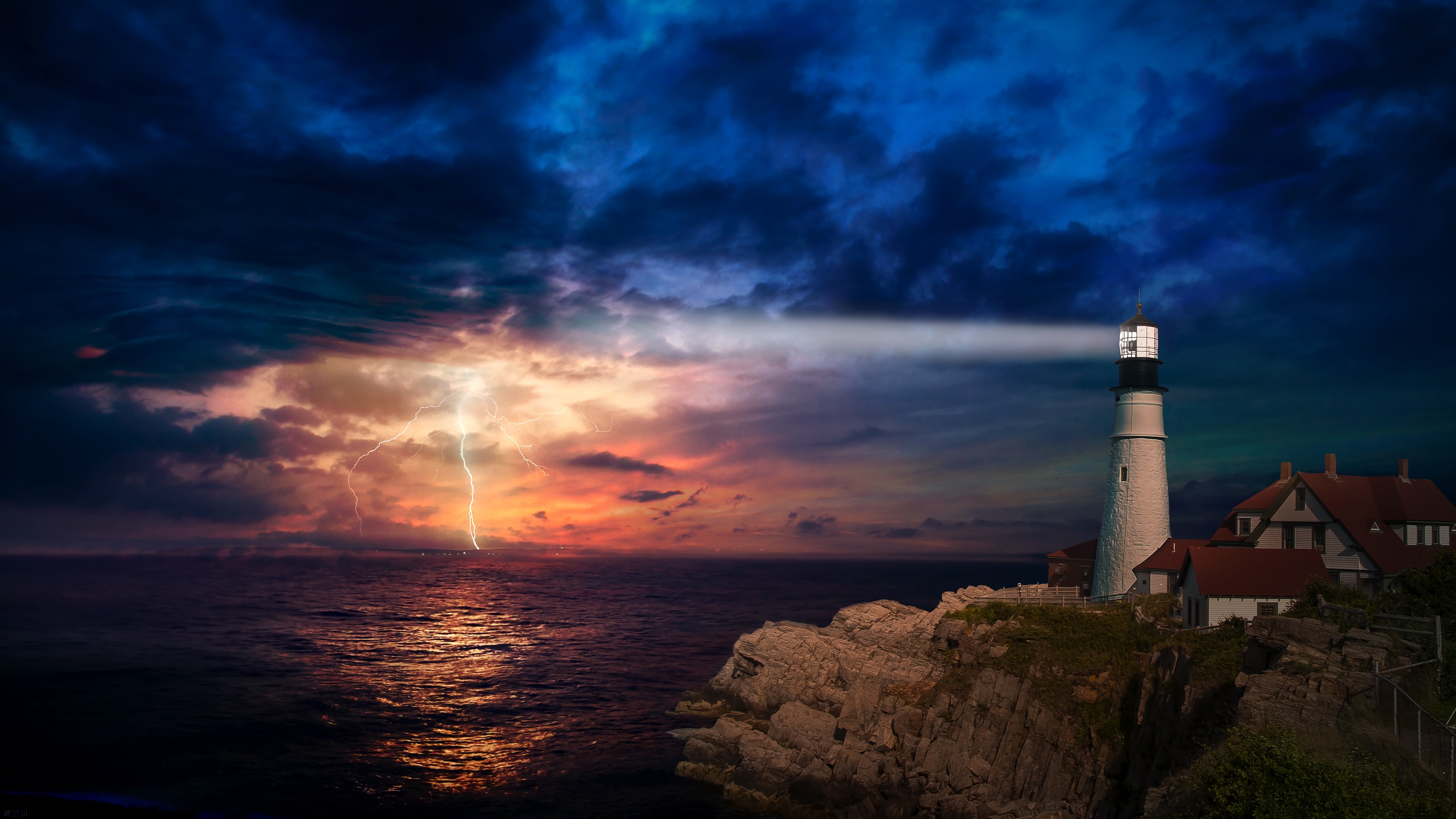 免费照片灯塔旁海面上的雷雨夕阳