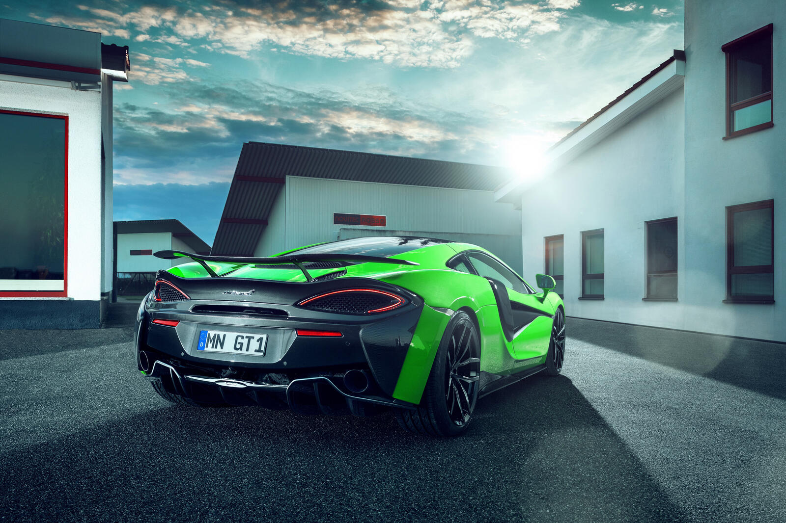 Free photo The rear of the green Mclaren 570GT.