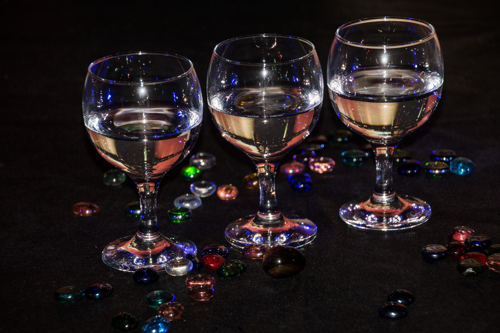 桌面上的壁纸玻璃 葡萄酒 饮品
