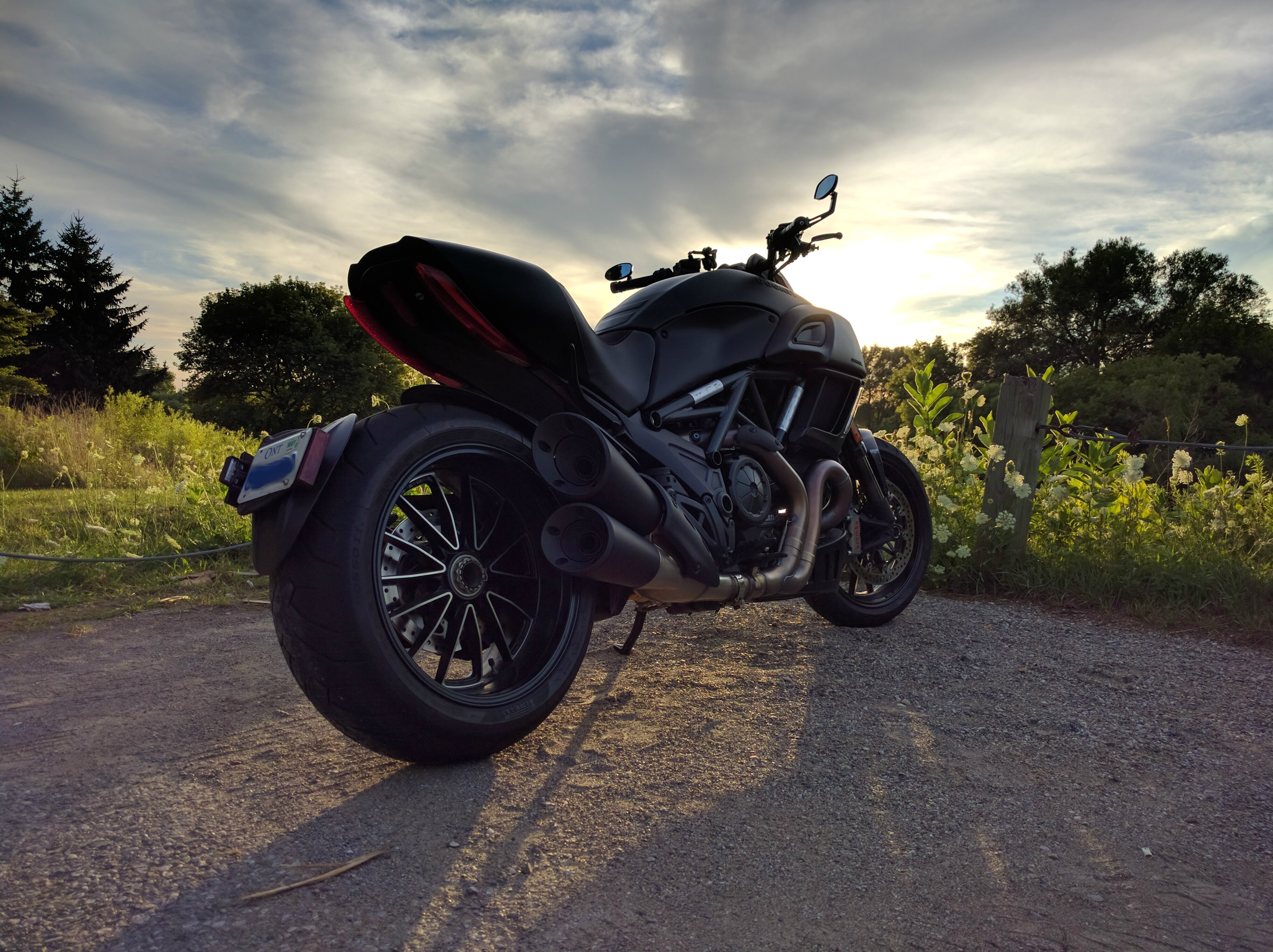 Фото бесплатно спортивный мотоцикл, солнечный свет, обои ducati diavel