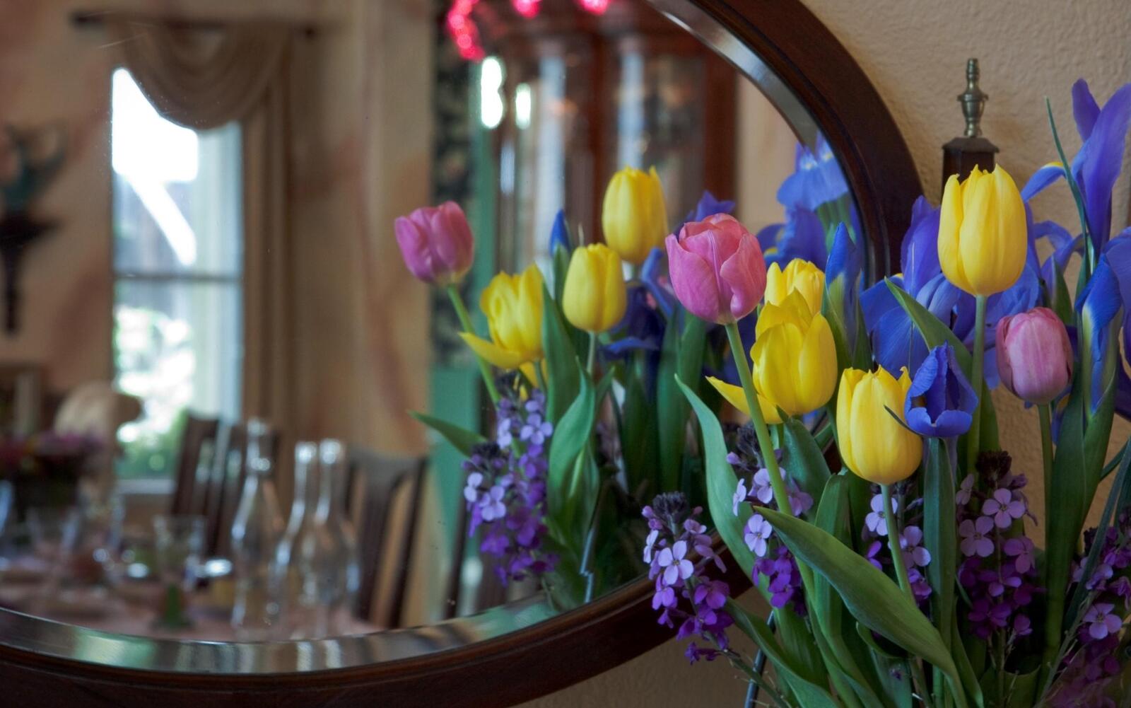 Бесплатное фото Букет цветных тюльпанов