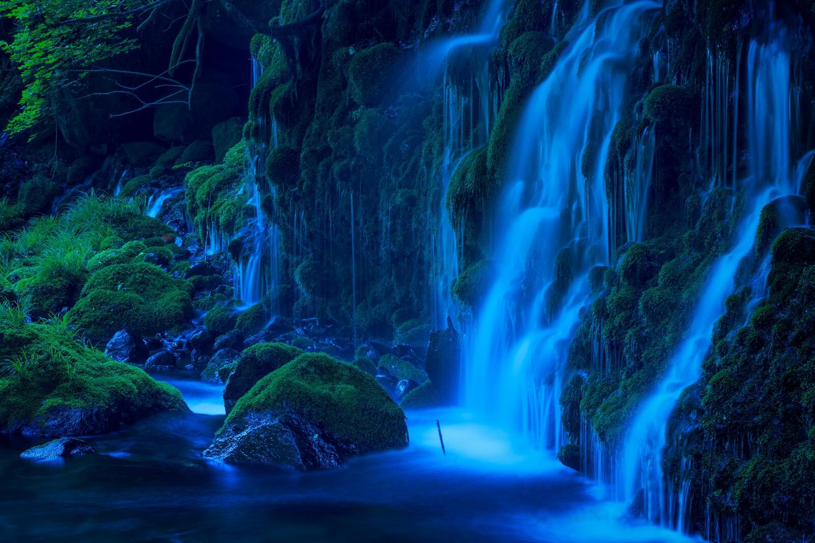 Wallpapers blue waterfall rocks moss on the desktop
