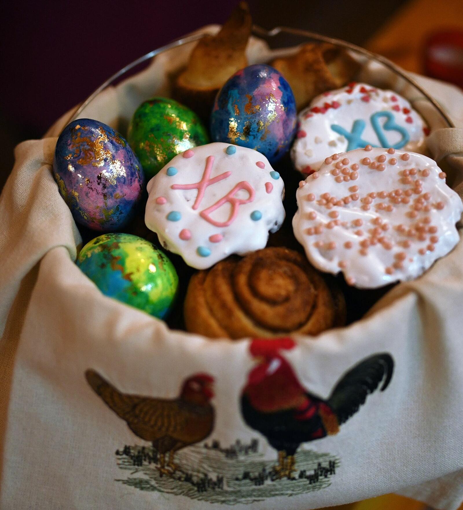 Обои пасха праздники цветные яйца на рабочий стол