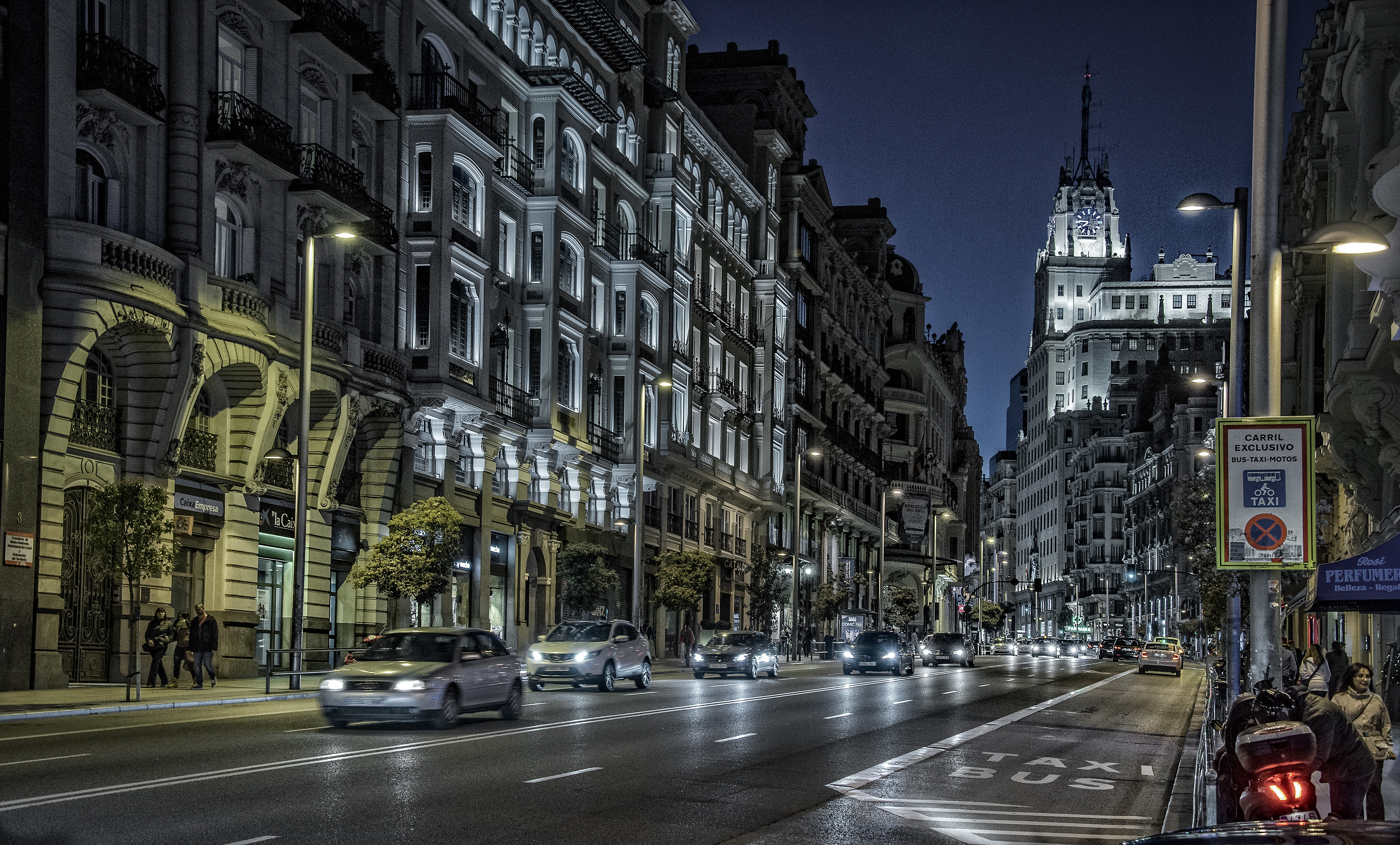 桌面上的壁纸夜街 马德里 西班牙