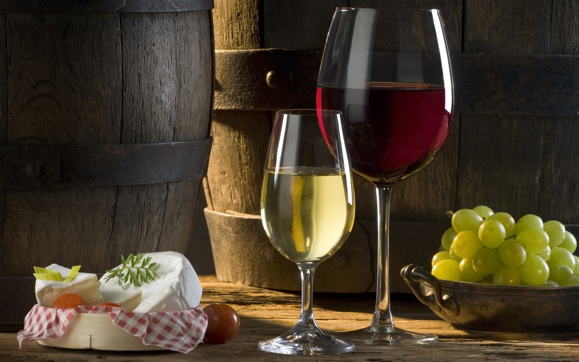 Обои вино сыр виноград на рабочий стол