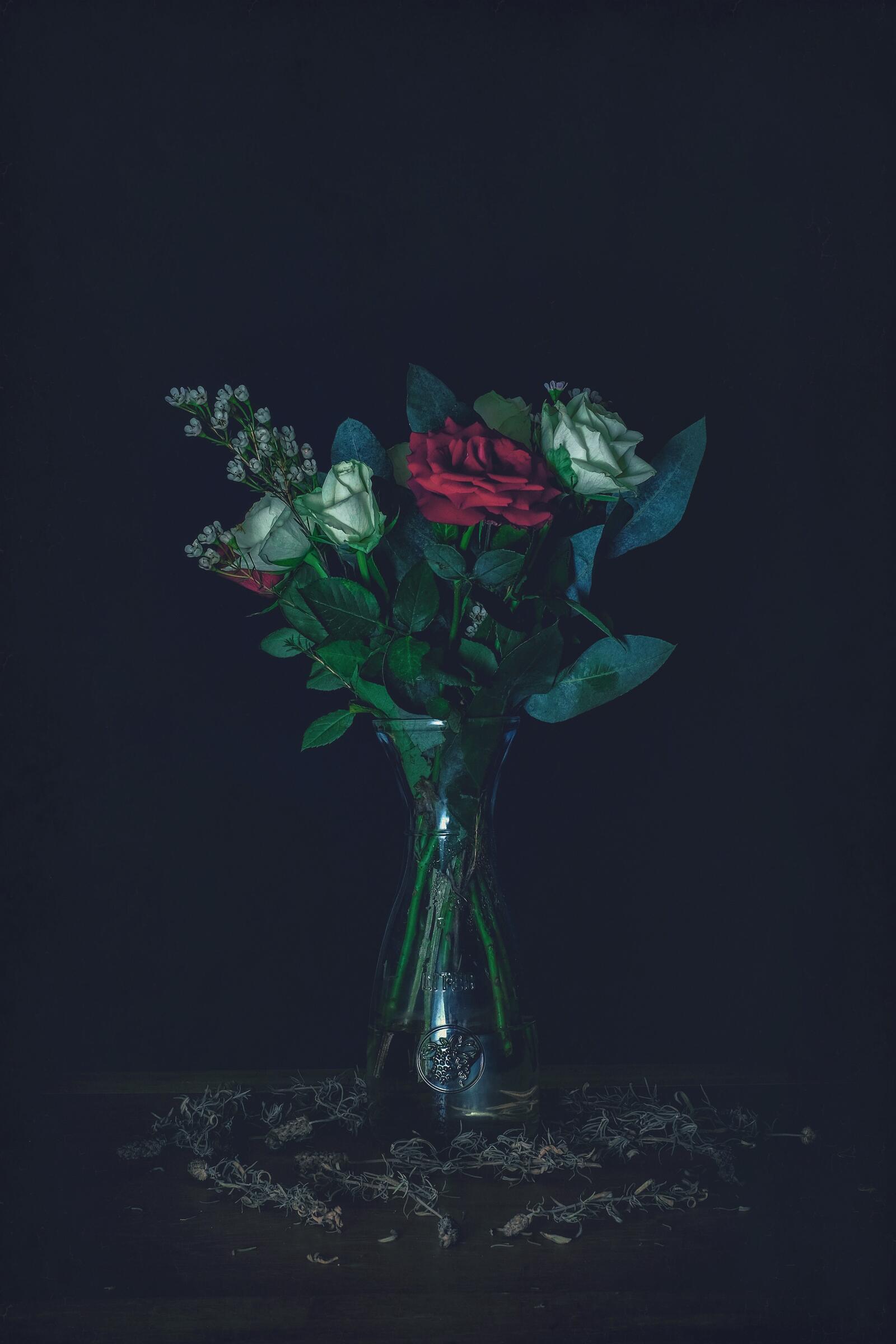 Обои розы ваза с цветами букет на рабочий стол