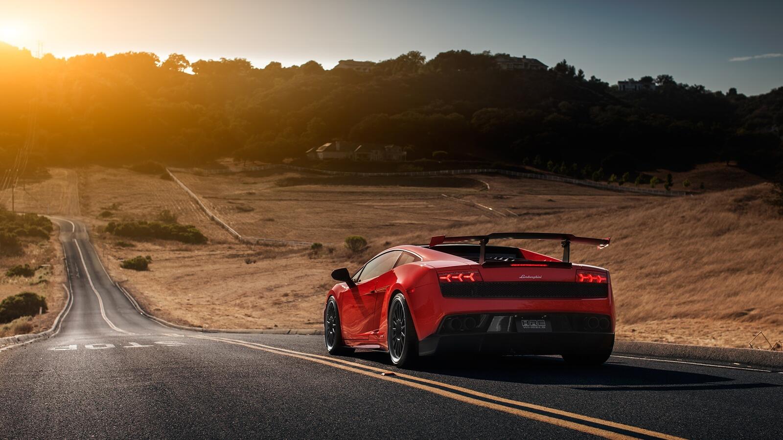 Free photo A red Lamborghini Gallardo on a country track.