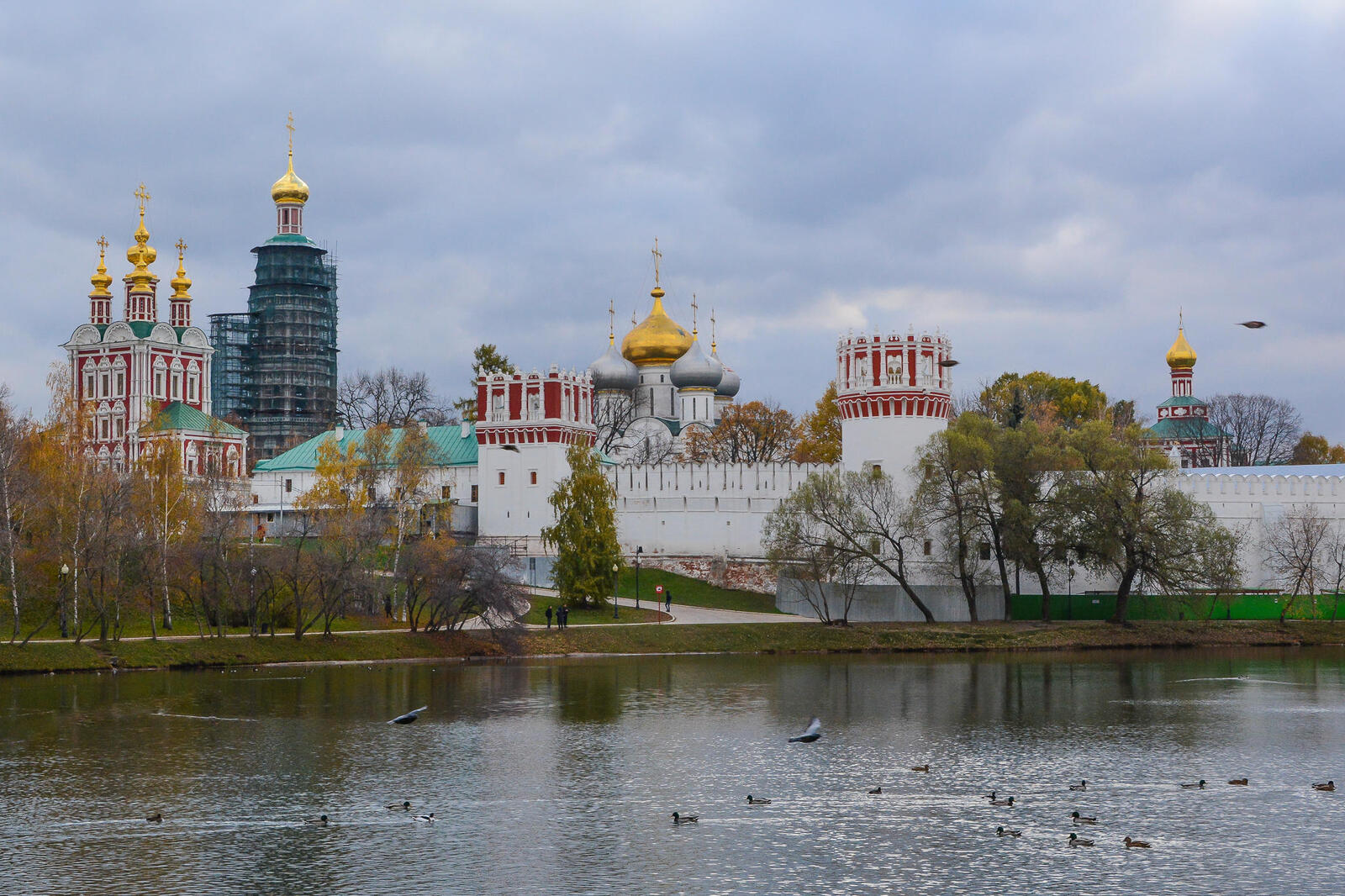 Бесплатное фото Обои телефон на богородице-смоленский новодевичий монастырь, россия