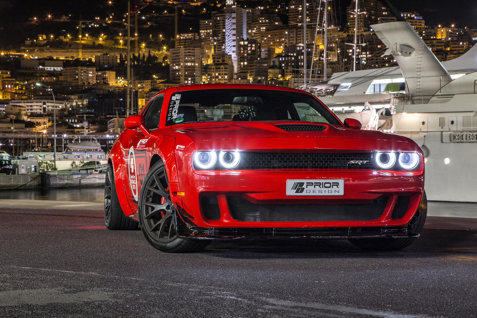 Free photo A red 2019 Dodge Challenger Srt Hellcat Widebody