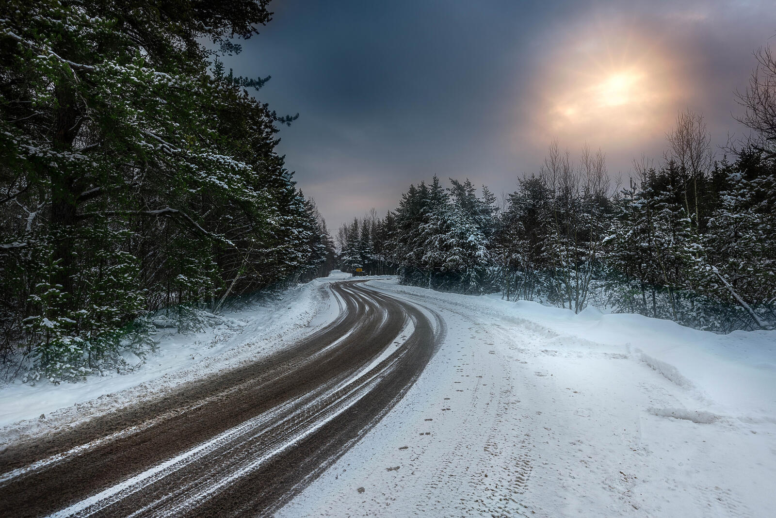 Free photo Country road in winter