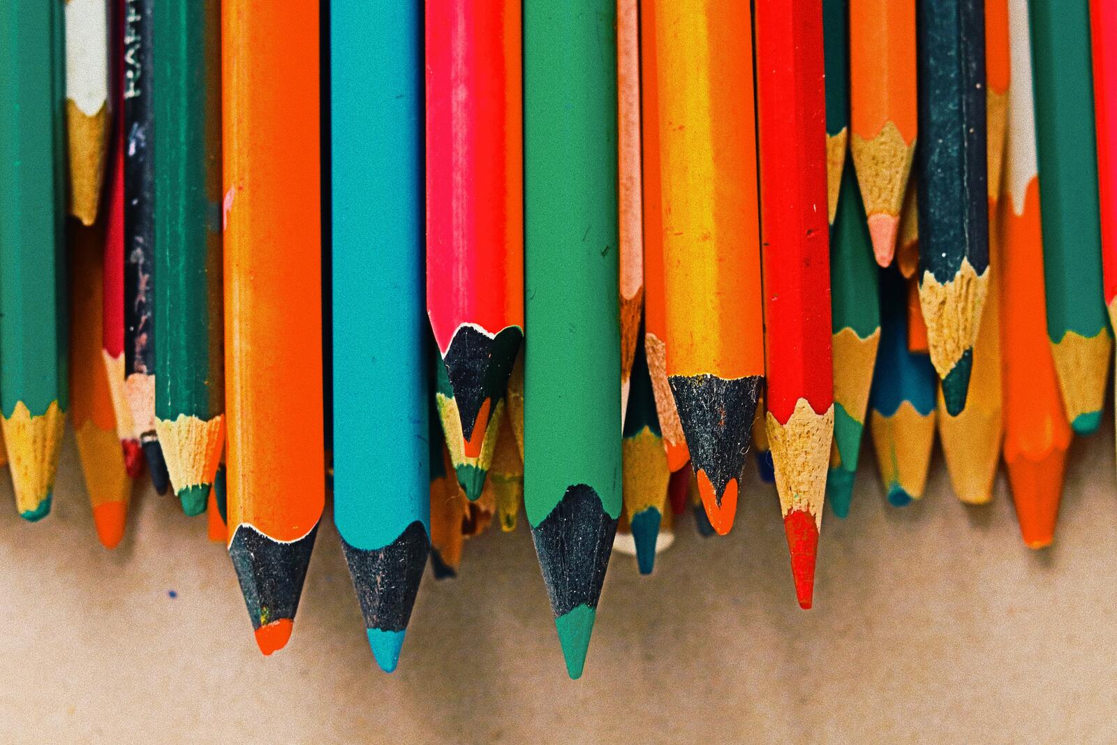Бесплатное фото Цветные карандаши