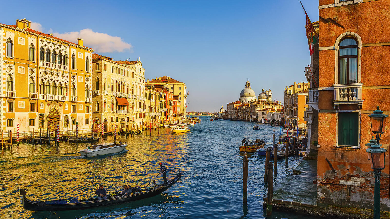 Обои Венеция Италия дома у воды на рабочий стол