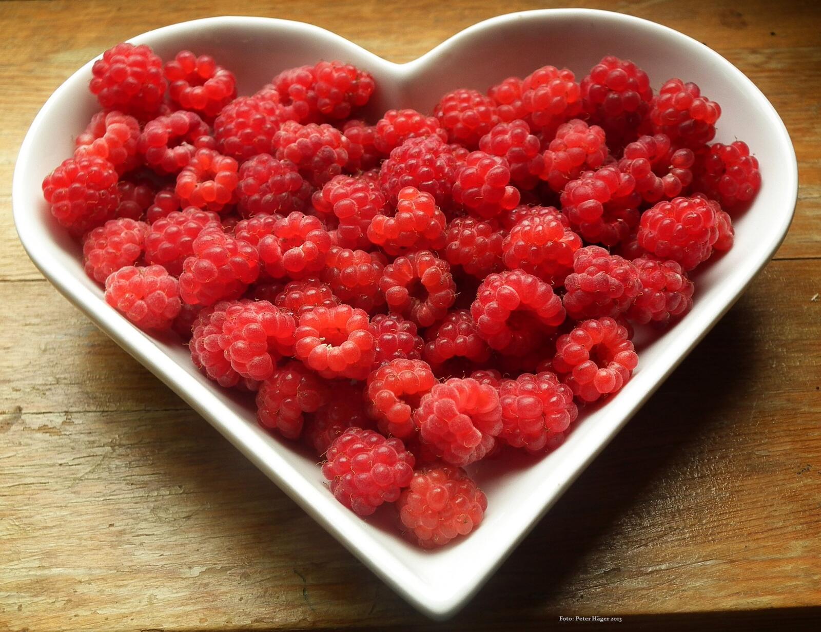 桌面上的壁纸有营养 甜点 草莓