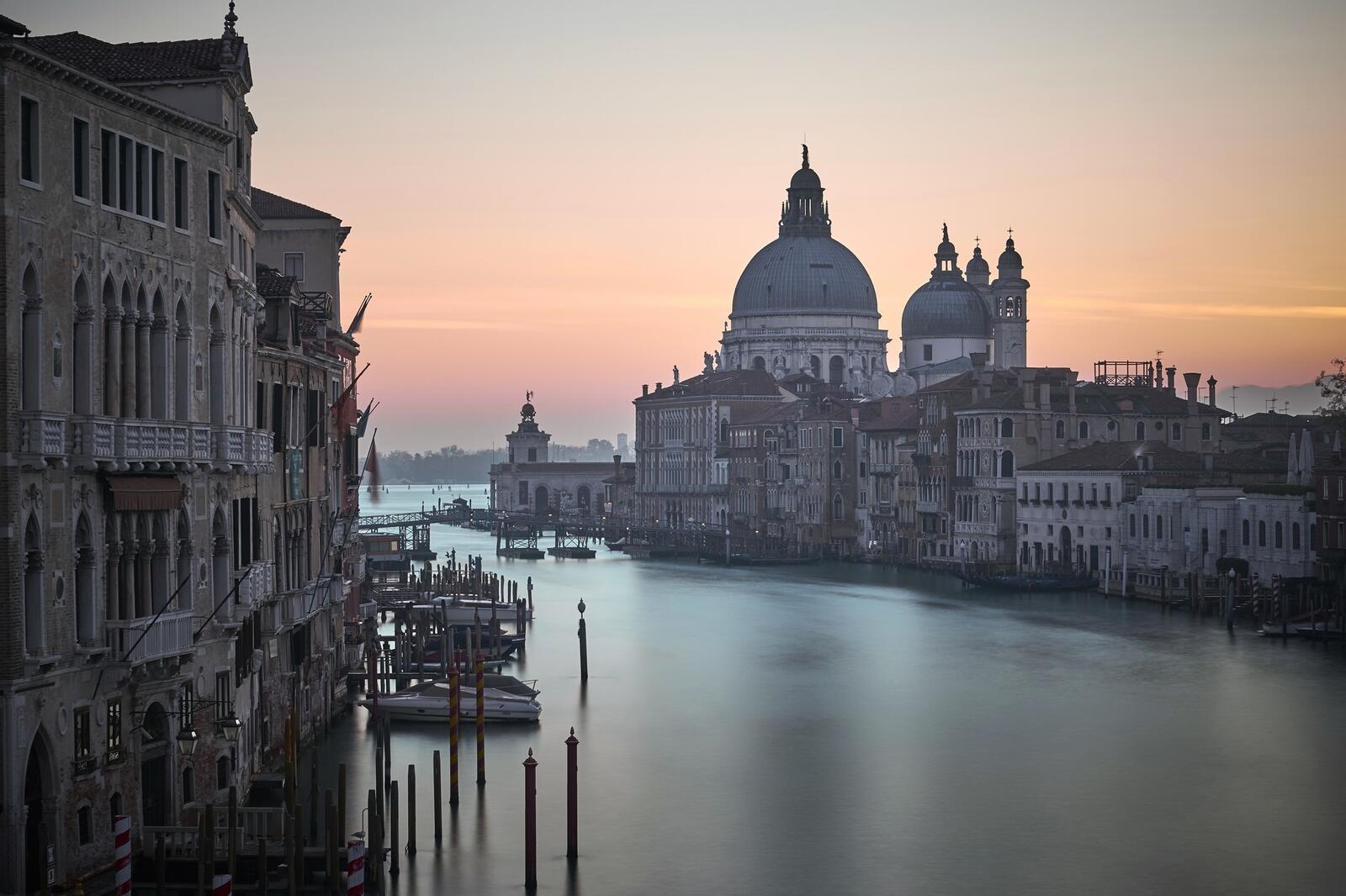 Обои город венецианский канал река на рабочий стол