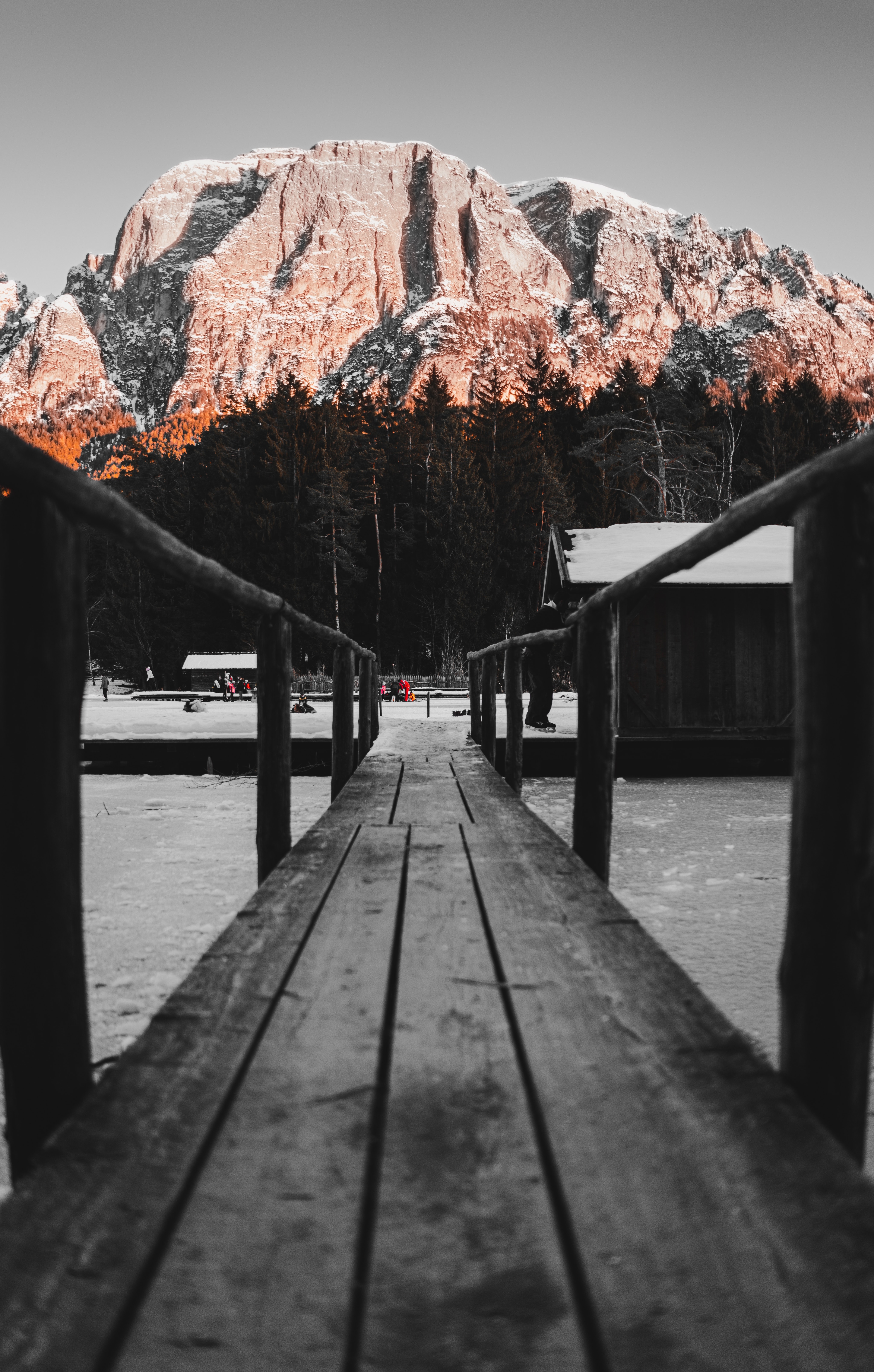 Фото бесплатно деревянный мост, люди, зима