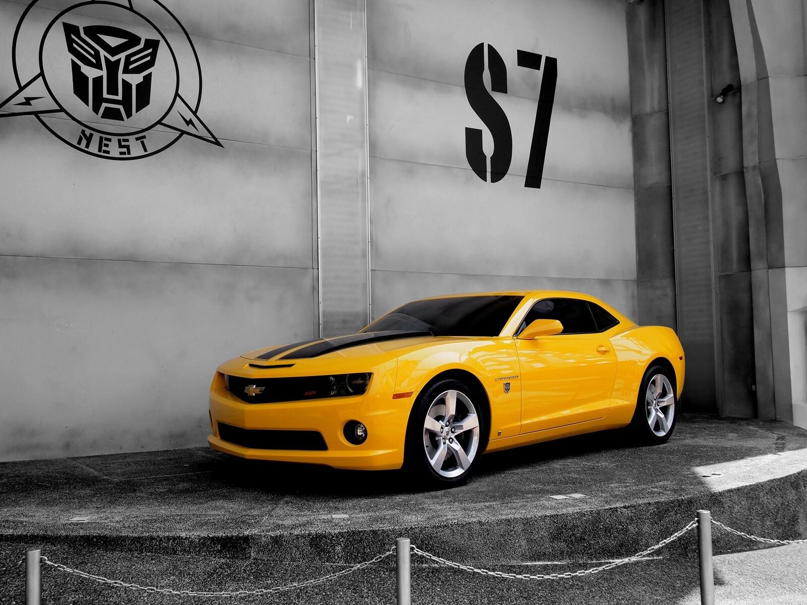 Wallpapers chevrolet camaro yellow side view on the desktop