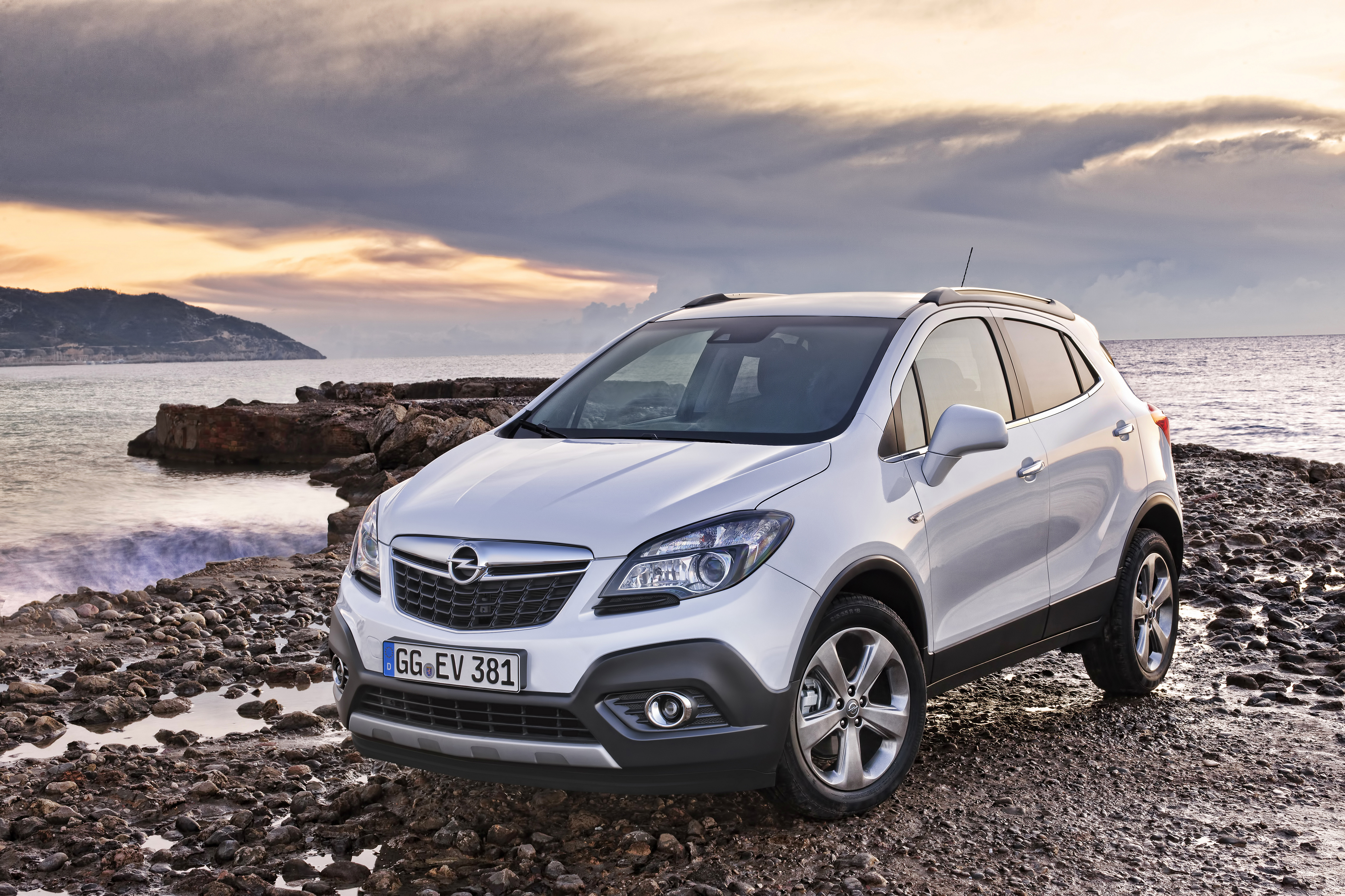 Wallpapers auto Opel crossover on the desktop