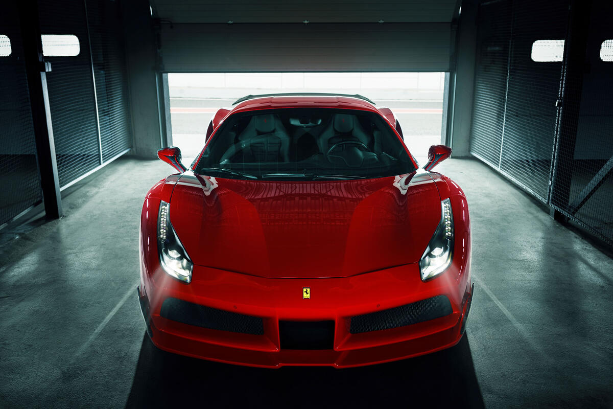 Ferrari 488 красного цвета